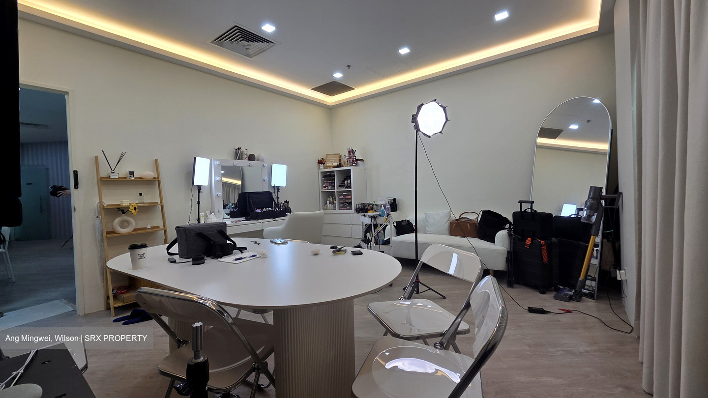 Sunshine Plaza (D7), Office #557114071